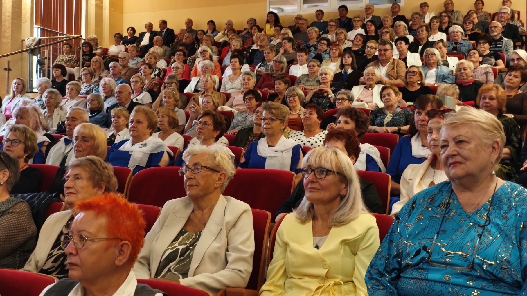 Publiczność podczas inauguracji roku akademickiego UTW Nysa