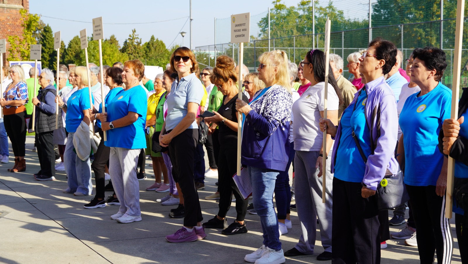 Reprezentacje seniorów podczas otwarcia spartakiady